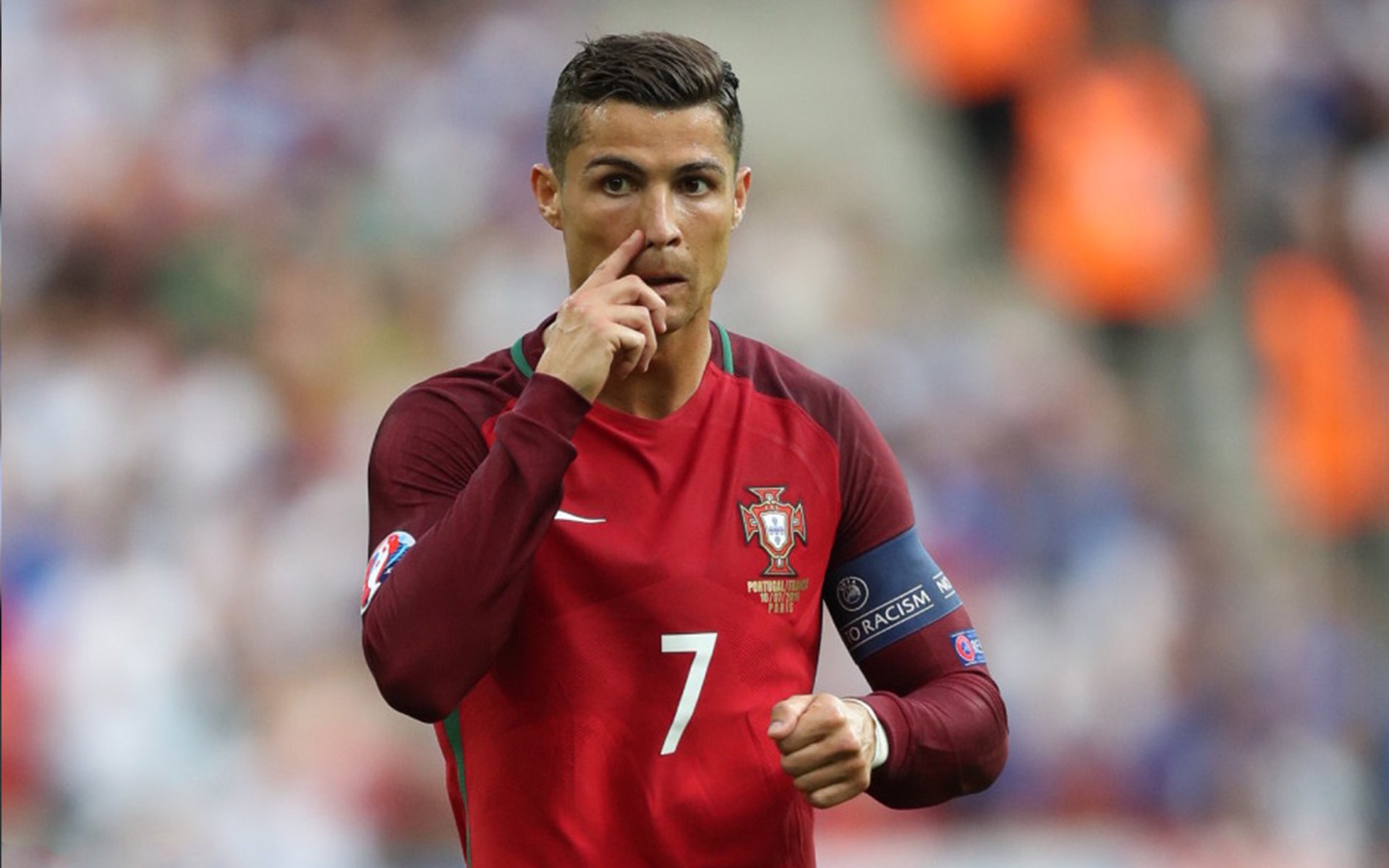 球队更换主赞助,球衣广告引发争议,更换球衣号码